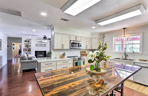 Marianna Casa | Sunny Florida Abode - Patio, Pool, & Fire Pit