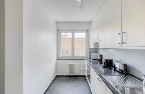 Gundeldingen Apartamento | Sunny Gundeldingen 2BR w/ Storage, 5 min to Train, by Blueground