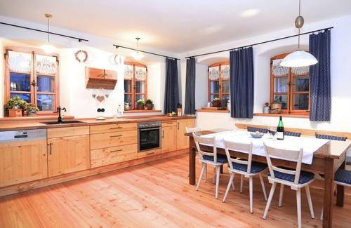 Stadlern Casa | Sunny holiday home near the forest