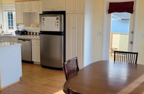 Anacortes Casa | Sunny House Cliff Side Views