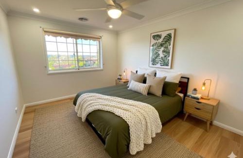 Bonnells Bay Casa | Sunny Lake View House - Perfect for Family & Friends
