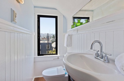 Mission District Apartamento | Sunny Large Unit on Two Level in the Mission 4 Bedrooms/3 Bathrooms