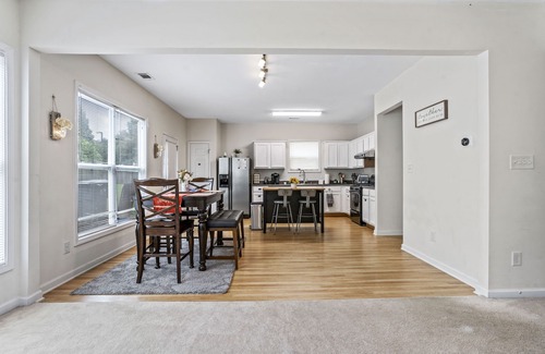 Gwinnett Place Casa | Soleado y moderno 4BR House w / Home Gym y estacionamiento en Duluth -3 Min a I-85