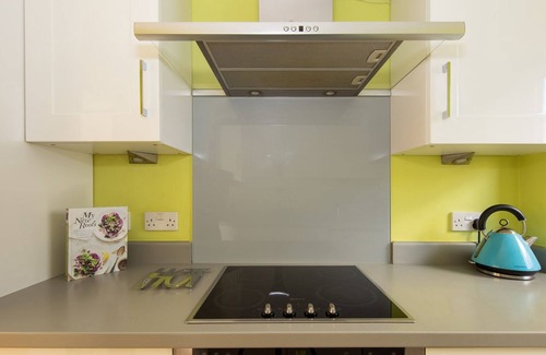 East Wittering Apartamento | Sunny Modern Nr Beach Village w Parking