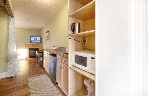 Saugeen Shores Hotel | Sunny Motel