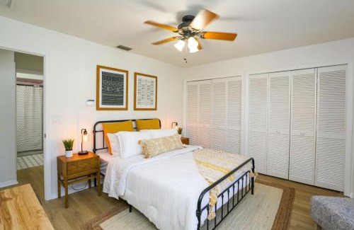 Naples Casa | Sunny Naples 3BR Retreat with Solar Heated Pool and BBQ