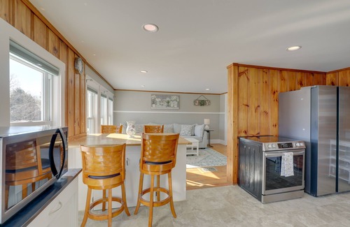 Byfield Apartamento | Sunny Newbury Apartment, 6 Mi to Market Square!