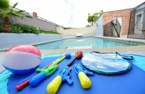 Serra Mesa Casa | Sunny San Diego, Entire home, Pool, Free Parking, BBQ, Pets allowed, family neighborhood!