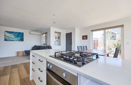 Karrinyup Casa | Sunny Scarborough Stay-Freshly Renovated!