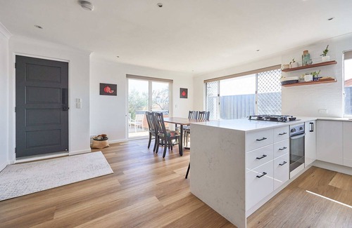 Karrinyup Casa | Sunny Scarborough Stay-Freshly Renovated!