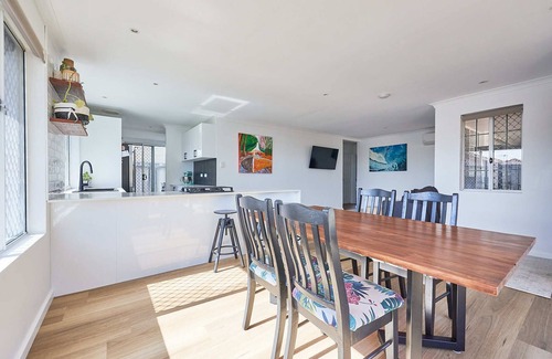 Karrinyup Casa | Sunny Scarborough Stay-Freshly Renovated!