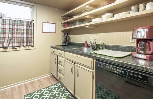Bowie Casa | Sunny Side Town Home - 2BR/2BA - Seasonal Pool