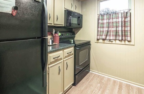 Bowie Casa | Sunny Side Town Home - 2BR/2BA - Seasonal Pool