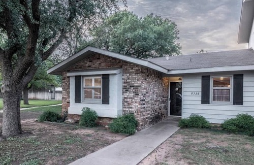 Bowie Casa | Sunny Side Town Home - 2BR/2BA - Seasonal Pool