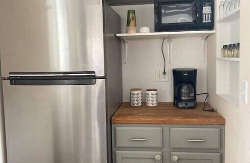 Athens Apartamento | Sunny studio apartment close to everything.