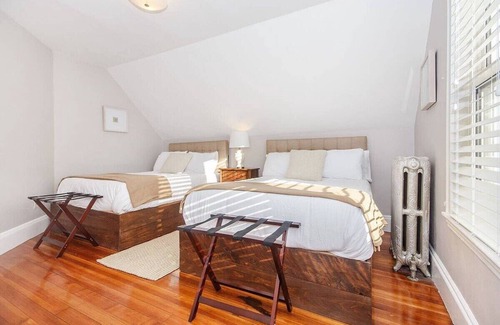 Dorchester Casa | Sunny Treetop Retreat | Near T