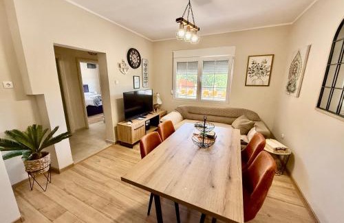Pricelje Casa | Sunny village, pool house