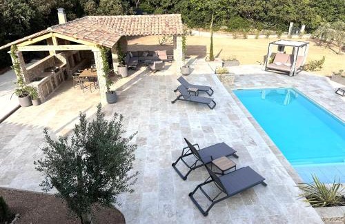Saint-Saturnin-les-Apt Casa | Sunny Year-Round Provençal Luxury Retreat