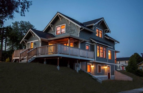 Sunnyland Casa | Hermosa Sunnyland Craftsman Home