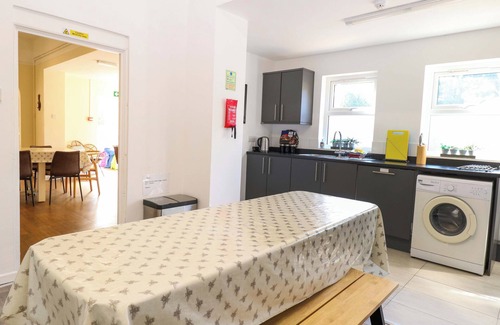 Buxton Casa | SUNNYMEADE, family friendly, with hot tub in Buxton, Norfolk