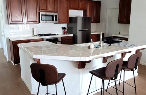 Roosevelt Apartamento | Sunnyside Doors Master Suite 1