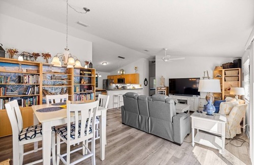 The Villages Casa | Sunnyside Escape in The Villages | Golfcart | BBQ