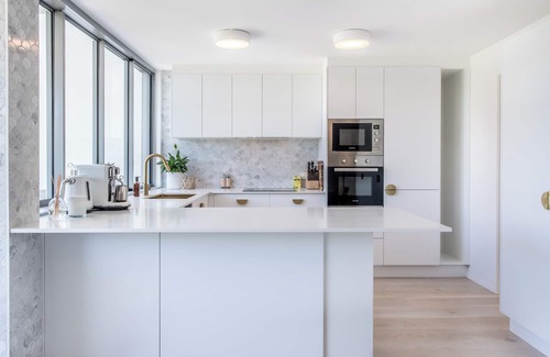 Sunrise Beach Apartamento | 'Sunrise Central', Pool, Views & 1 Min to Beach