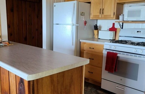 Eagle Harbor Cabaña | Sunrise Cove Cottage: Autumn Awaits at Sunrise Cove – Scenic Views and Peaceful Lakefront