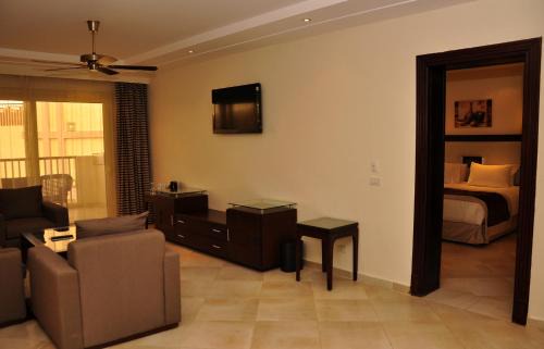 Village Road Complejo | Sunrise Crystal Bay Resort -Grand Select