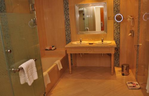 Village Road Complejo | Sunrise Crystal Bay Resort -Grand Select