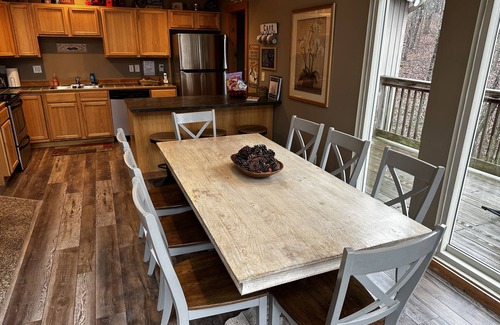 New Plymouth Cabina | Sunrise Forest, a peaceful retreat in the Hocking Hills region, sleeps 9