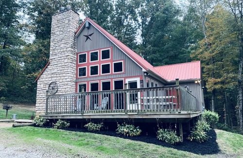 New Plymouth Cabina | Sunrise Forest, a peaceful retreat in the Hocking Hills region, sleeps 9