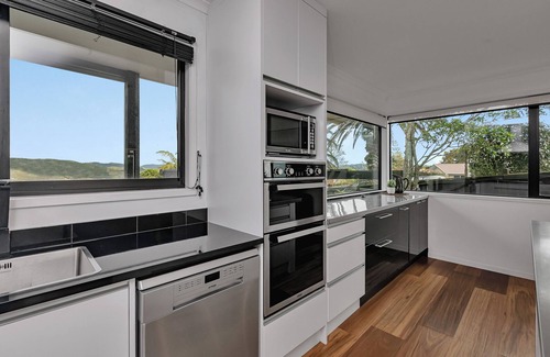 Haruru Casa | Sunrise Lookout - Paihia Holiday Home