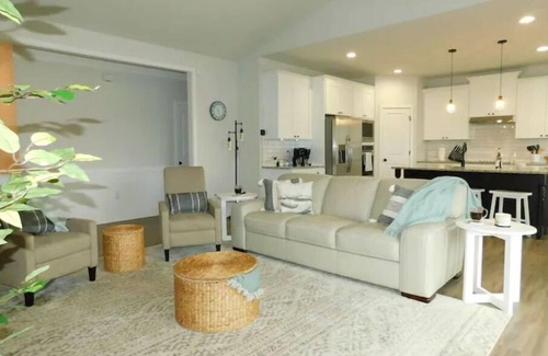 Livingston Casa | Sunrise on Serenity at Lake Anna