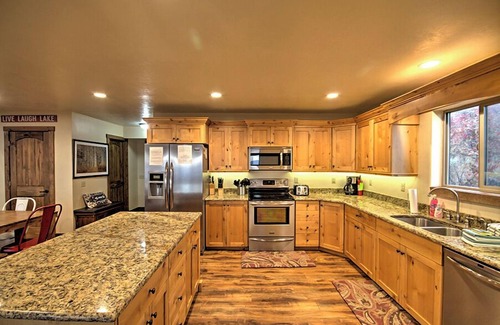 Garden City Casa | Sunrise Retreat Garden City - 8 Bedroom beautiful home with stunning views and easy access to Town