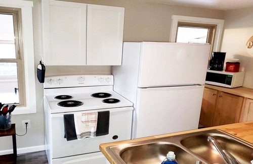 Sunrise Beach Cabina | Sunrise Shores Studio # 6 Lake Front con una piscina!