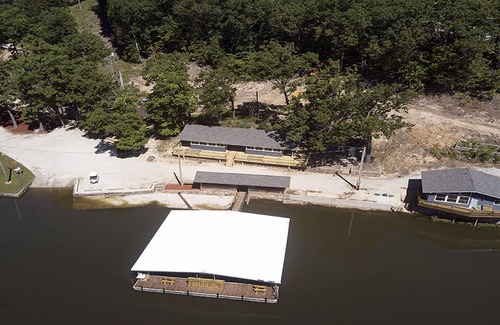 Sunrise Beach Cabina | Sunrise Shores Studio # 6 Lake Front con una piscina!