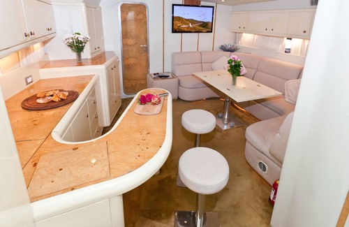 Portland Alquiler De Eote | Sunseeker Renagade 60ft in Weymouth. Perfect to explore the Jurassic Coast.