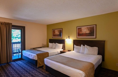 Lake Delton Hotel | Sunset Bay Resort