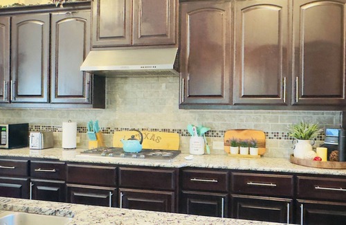 Missouri City Casa | Sunset Dreams: Pool, Hot Tub, Fire Pit, BBQ & Private Dock in Wildlife Haven