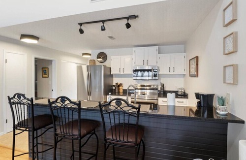 Osage Beach Condominio | Sunset Escape - Waterfront, Pool, & More!