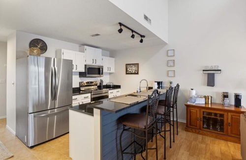 Osage Beach Condominio | Sunset Escape - Waterfront, Pool, & More!