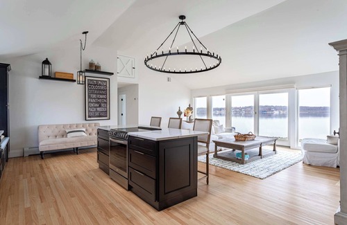 Middle Hope Casa | Sunset Lakehouse: Stunning Views + Lake Fun!