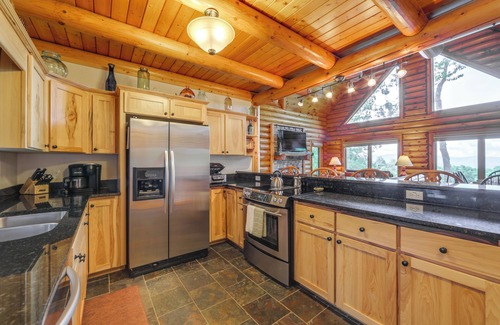 Sylva Cabina | Sunset & Mountain Views: Scenic Sylva Log Cabin!