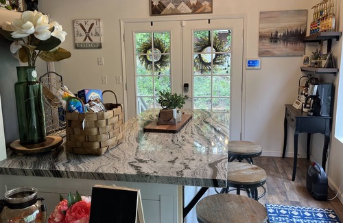 Mi-Wuk Village Cabaña | Sunset Retreat! Pet friendly mountain house