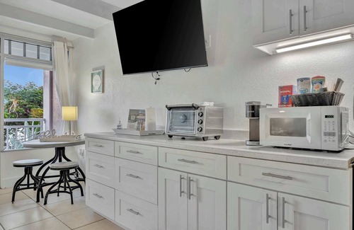 Ruskin Apartamento | Sunset Suite Heated Pool Tennis Gym Balcony