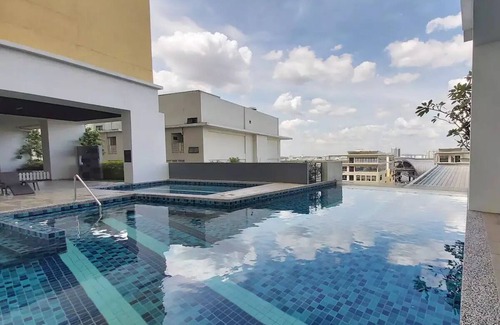 Puchong Apartamento | Sunset view Apt perfect for Biz/Family @ SetiaWalk