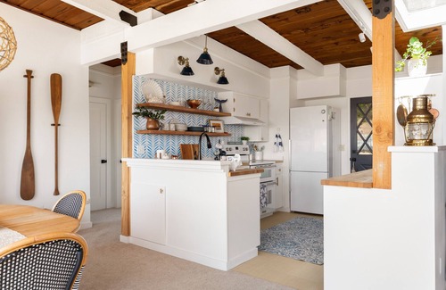 Lagoon Point Cabaña | Sunset View Cottage in Lagoon Point -