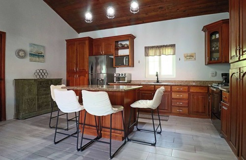 Antoneys Cay Condominio | Sunset Villas 4A: Seaside Serenity 2-Bedroom Condo