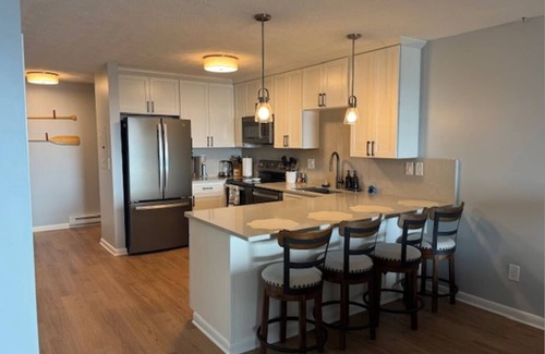 Port Clinton Condominio | Sunsets and serenity-Modern lakefront getaway with stunning views of Lake Erie.